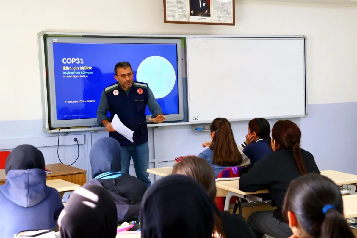 Bayburt'un ilçelerinde öğrencilere iklim değişikliği eğitimi verildi 1