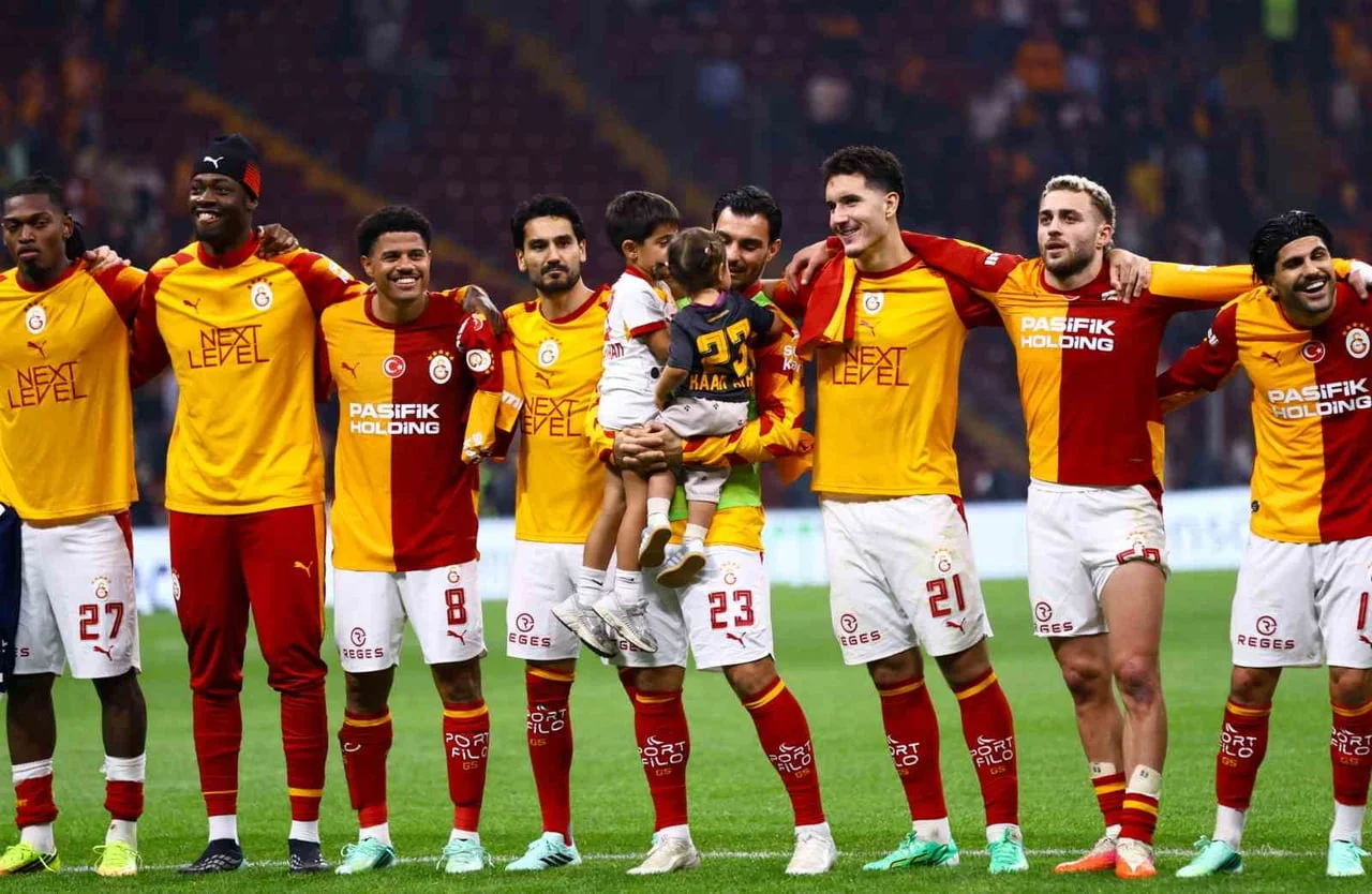 GALATASARAY, KASIMPAŞA'YI MAĞLUP EDEREK, TRENDYOL SÜPER LİG'DE MAÇ FAZLASIYLA LİDERLİĞE...
