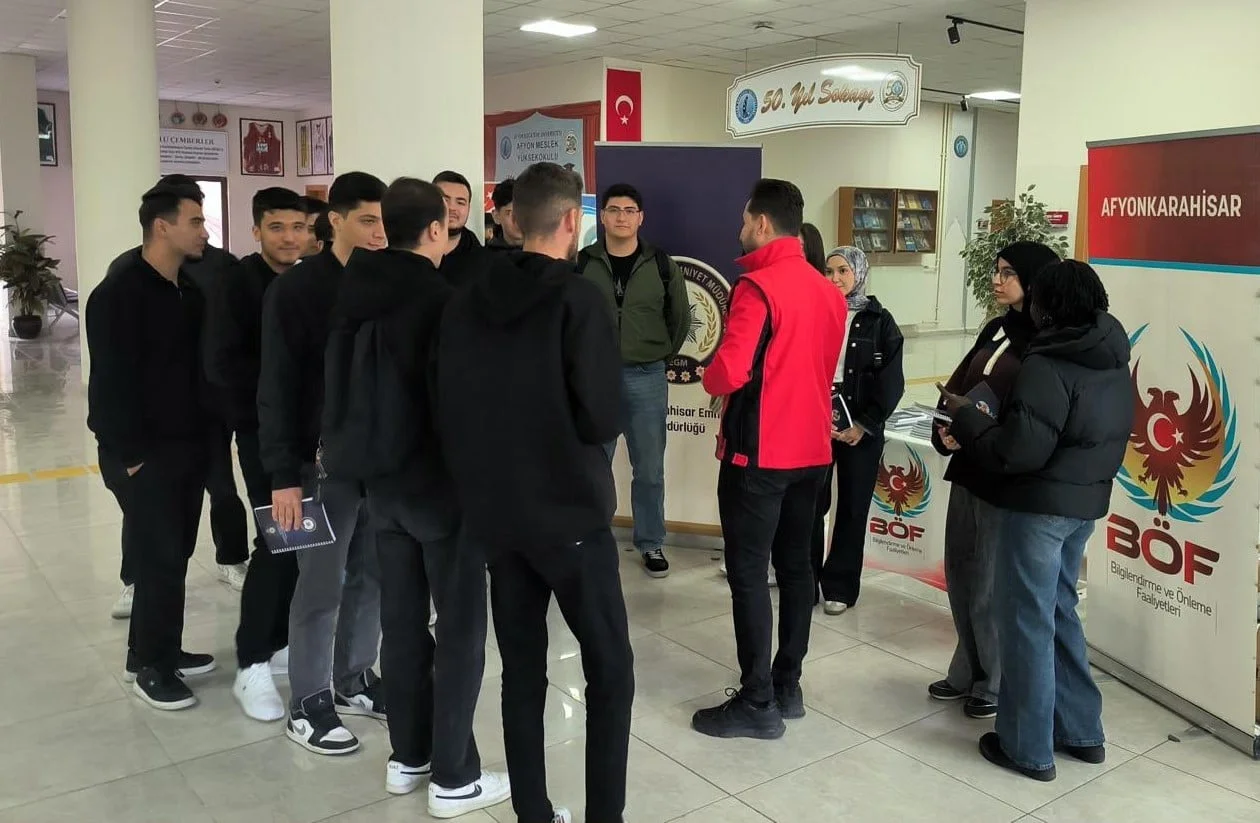 AFYONKARAHİSAR’DA POLİS EKİPLERİ TARAFINDAN ÜNİVERSİTE ÖĞRENCİLERİNE YÖNELİK "EL ELE GÜVENLİ...