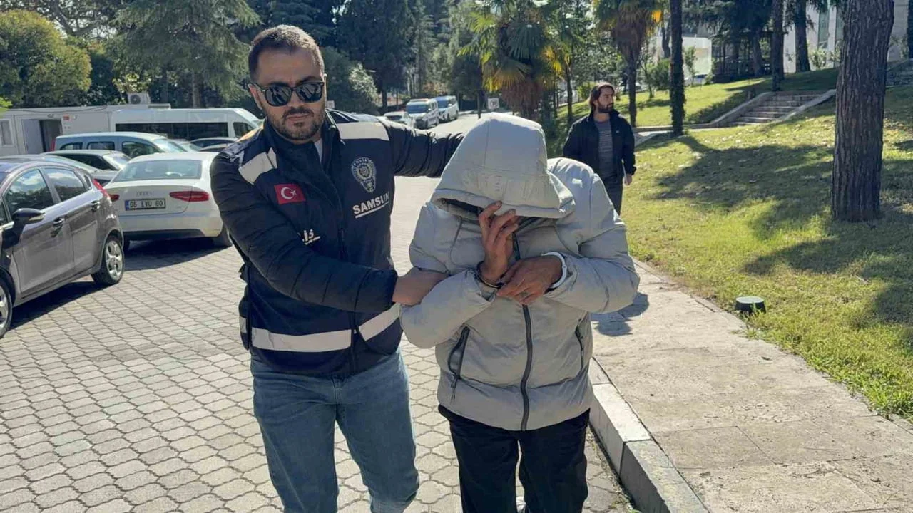 SAMSUN’UN İLKADIM İLÇESİNDE KISKANÇLIK NEDENİYLE TARTIŞTIĞI KARISINI BIÇAKLAYAN KOCA ALİ Ç. (38)...