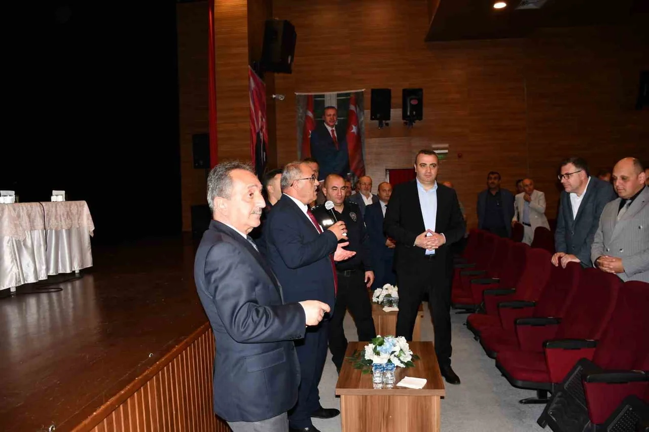 SAMSUN’UN VEZİRKÖPRÜ İLÇESİNDE 3 BİN 699 ÖĞRENCİNİN 311 SERVİS ARACIYLA TAŞINDIĞI BELİRTİLİRKEN...