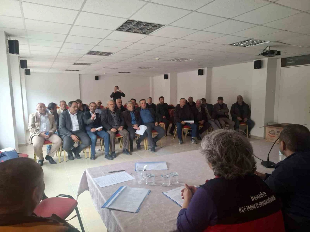 Afyonkarahisar'da haşhaş üreticilerine yeni sezon ve fiyat artışı bilgilendirmesi 3