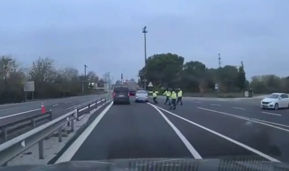 Sakarya'da trafiği birbirine katan uyuşturucu kuryesi kovalamacayla yakalandı 1