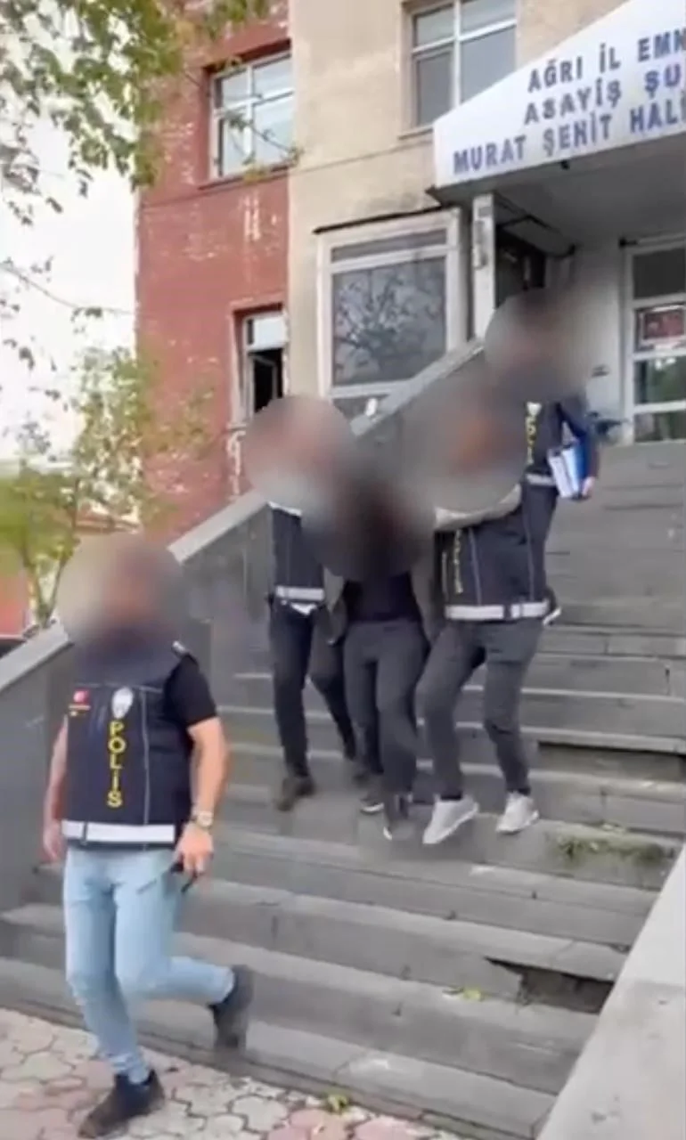 AĞRI’DA 20 YIL 10 AY HAPİS CEZASIYLA ARANAN HÜKÜMLÜ YAKALANDI