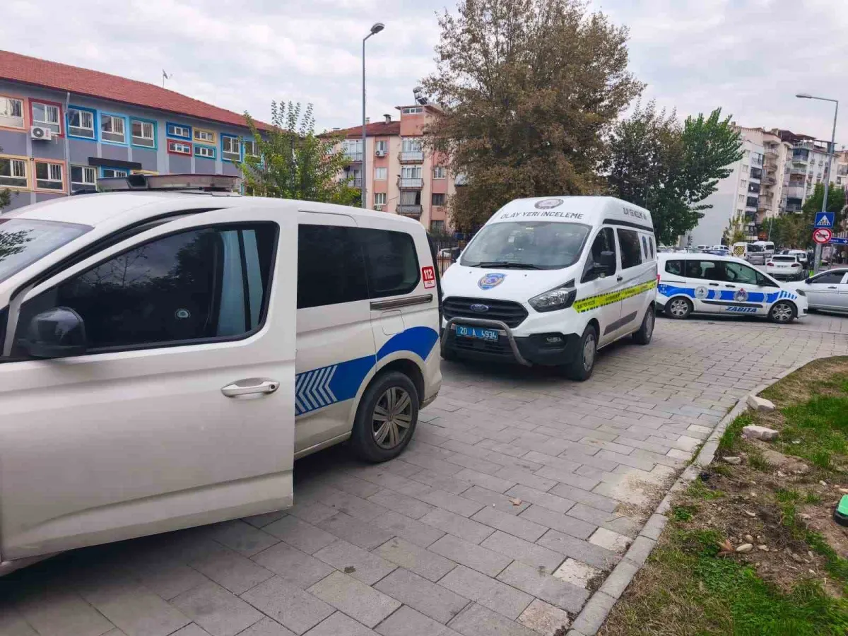Denizli'de muhtarlığın güvenlik kamerasını söküp bahçeye attılar 2