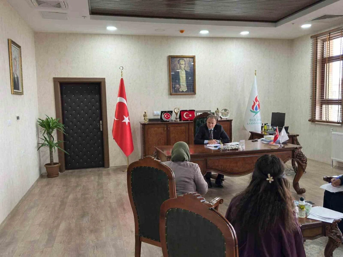 Bulanık Kaymakamı Koşansu halk gününde vatandaşları dinledi 3