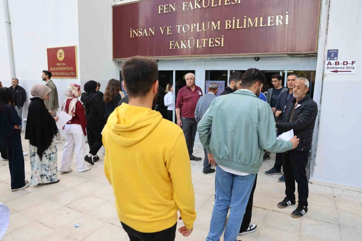 Elazığ'da KPSS ortaöğretim oturumu başladı: Adaylar memuriyet için ter döküyor 5