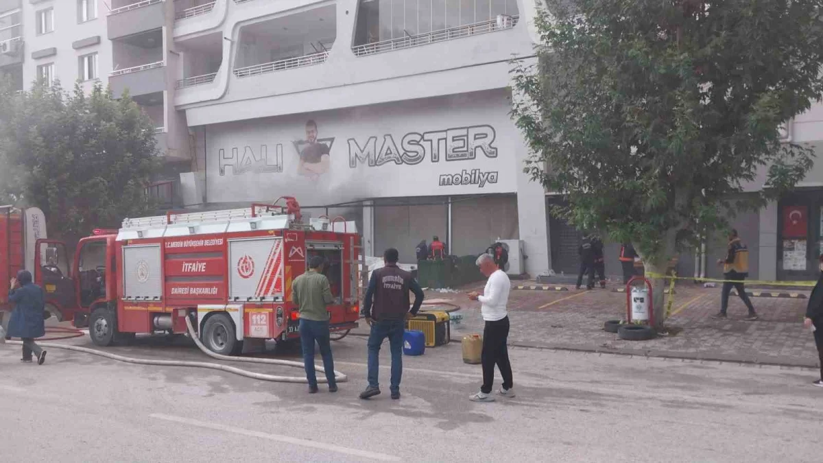 Mersin'in Mut ilçesinde mobilya mağazasında yangın paniği 3