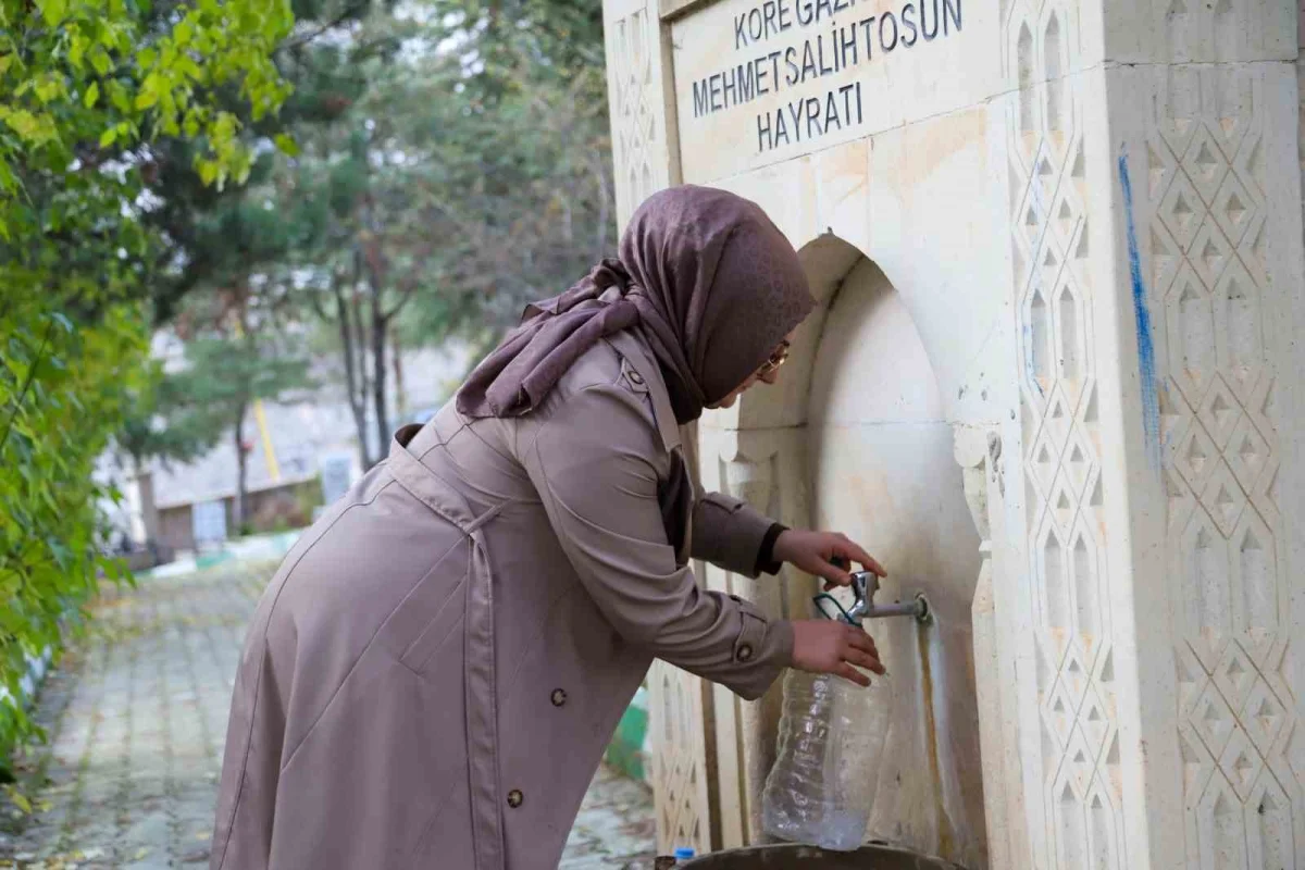 Gümüşhaneli sanatçı silinmiş mezar taşlarını ve çeşmeleri gönüllü yeniliyor 1