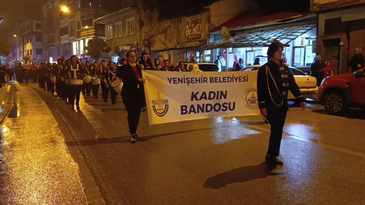 Pazaryeri'nde Cumhuriyet Yürüyüşü kadın bando takımının performansıyla kutlandı 3