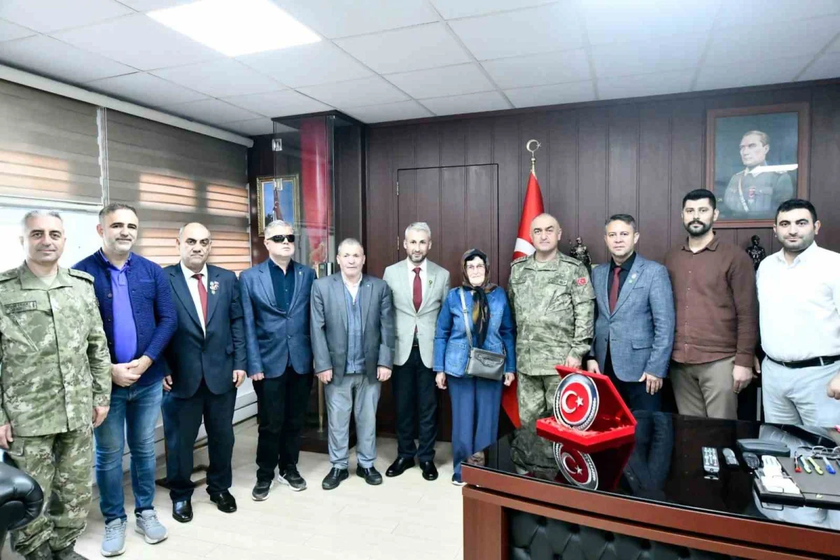 Manisa'da şehit aileleri ve gazilerden Albay Altınok'a ziyaret 1