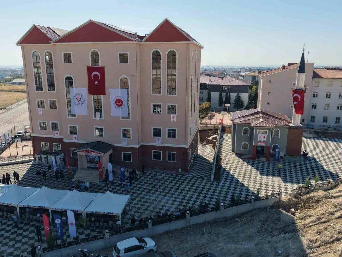 Adıyaman'da yapımı tamamlanan cami ve hafızlık kursu hizmete açıldı 2