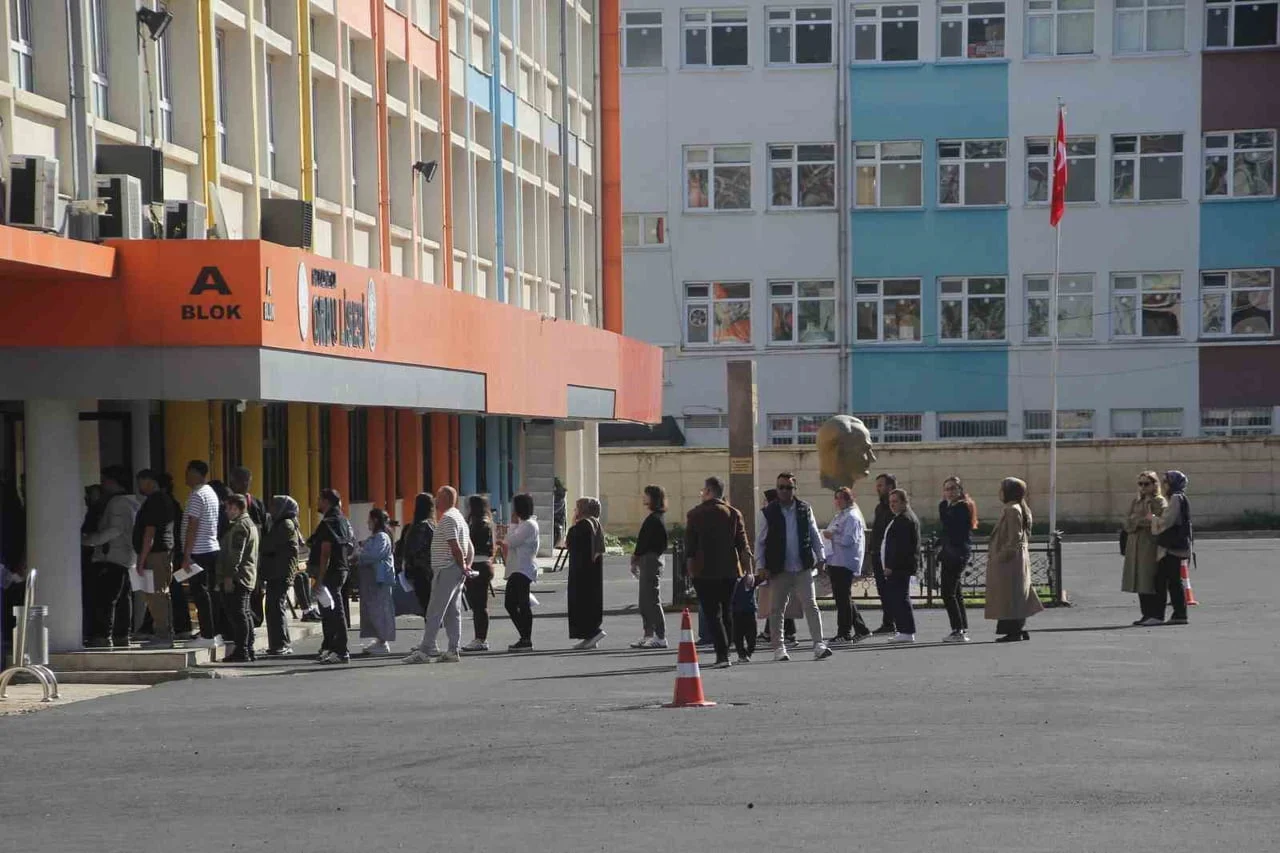 ORDU’DA, KAMU PERSONELİ SEÇME SINAVI’NIN (KPSS) ÖN LİSANS OTURUMU BAŞLADI.