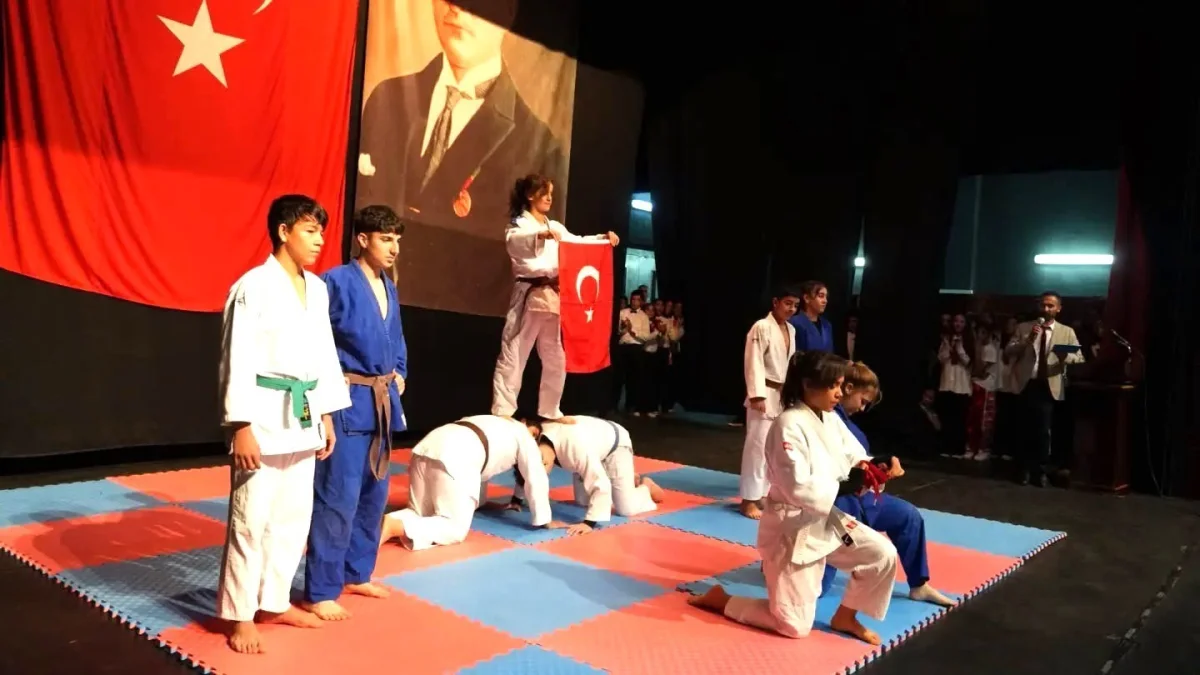Cumhuriyet'in 103. yıl dönümü Kahta'da kutlandı 2