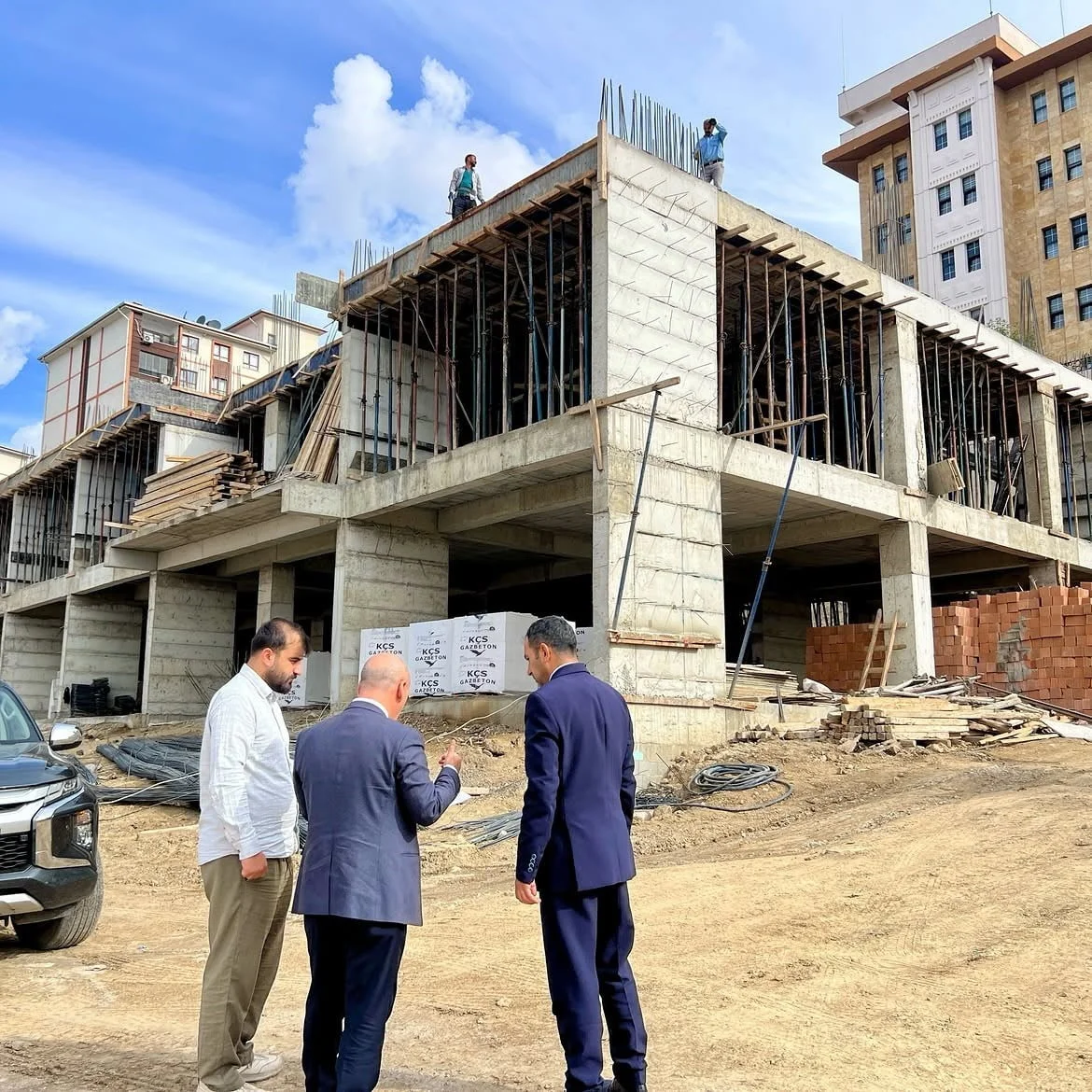 ŞIRNAK'TA YAPIMI DEVAM EDEN 24 DERSLİĞİN YAPIMI TAMAMLANMASIYLA SENEYE EĞİTİM-ÖĞRETİME HAZIR...