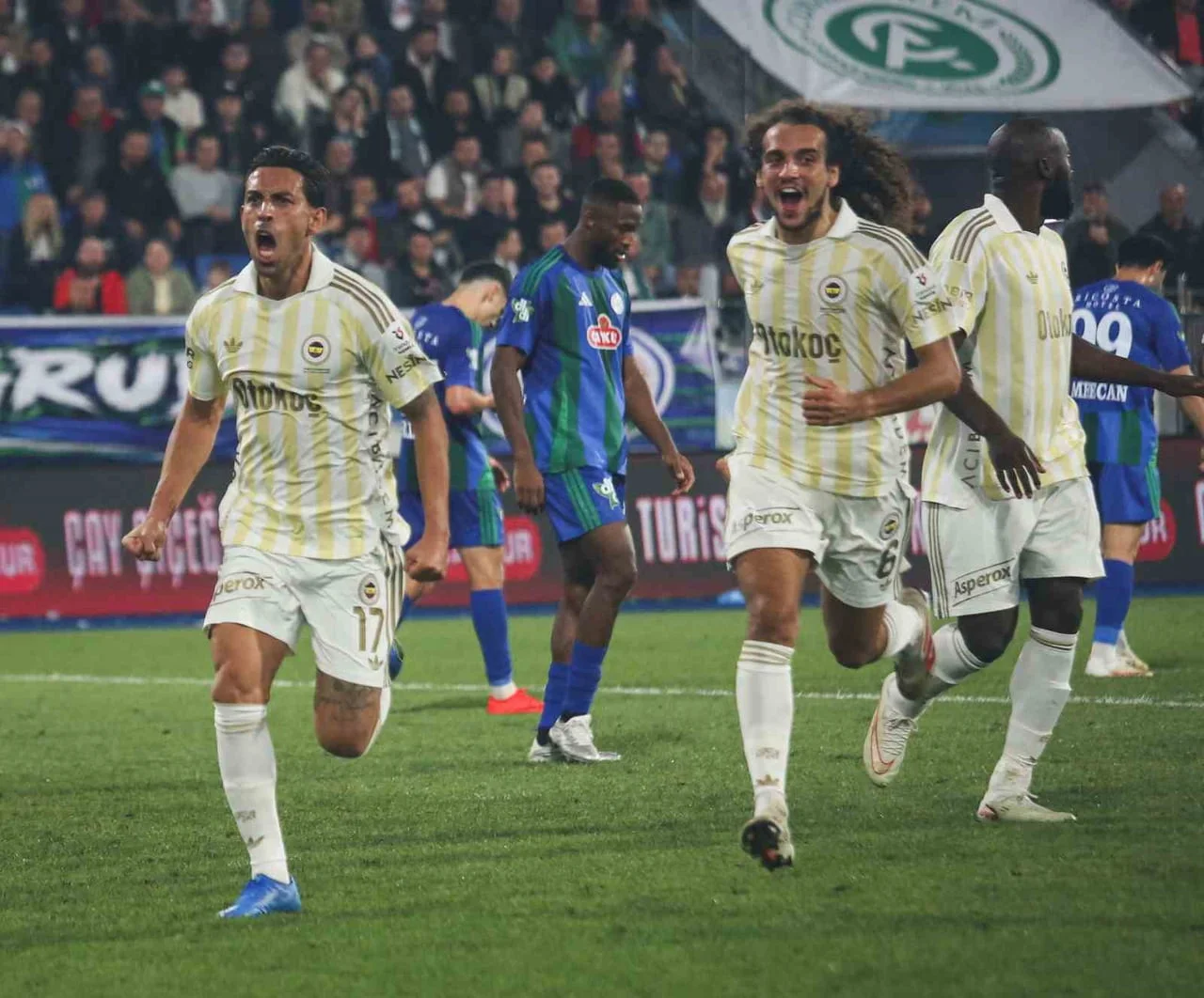 TRENDYOL SÜPER LİG'DE DEPLASMANDA ÇAYKUR RİZESPOR'U 3-0 MAĞLUP EDEN FENERBAHÇE, MİLLİ ARA SONRASI...