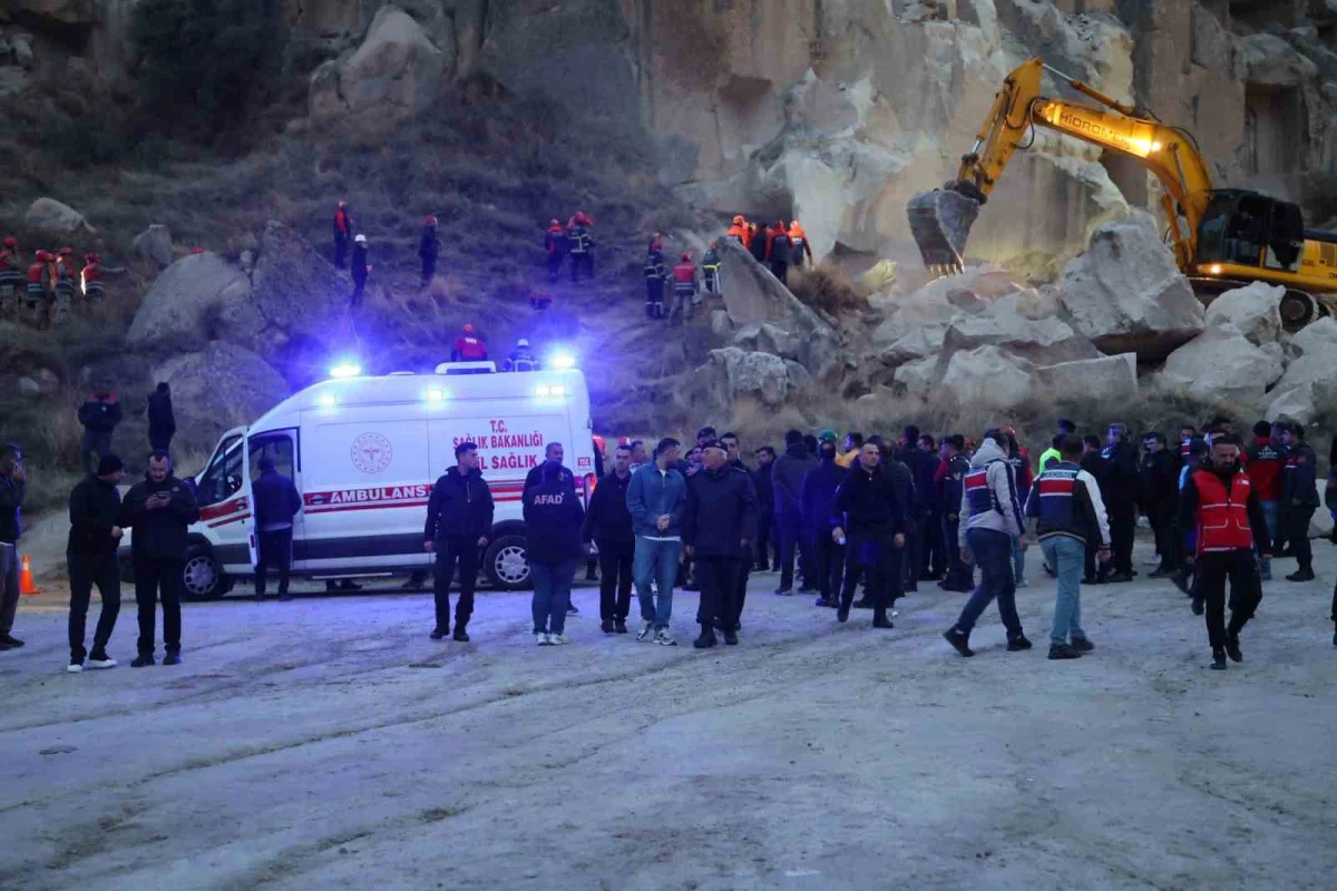 Göreme'de çöken peribacasının altında kalan bir kişinin cansız bedenine ulaşıldı 1