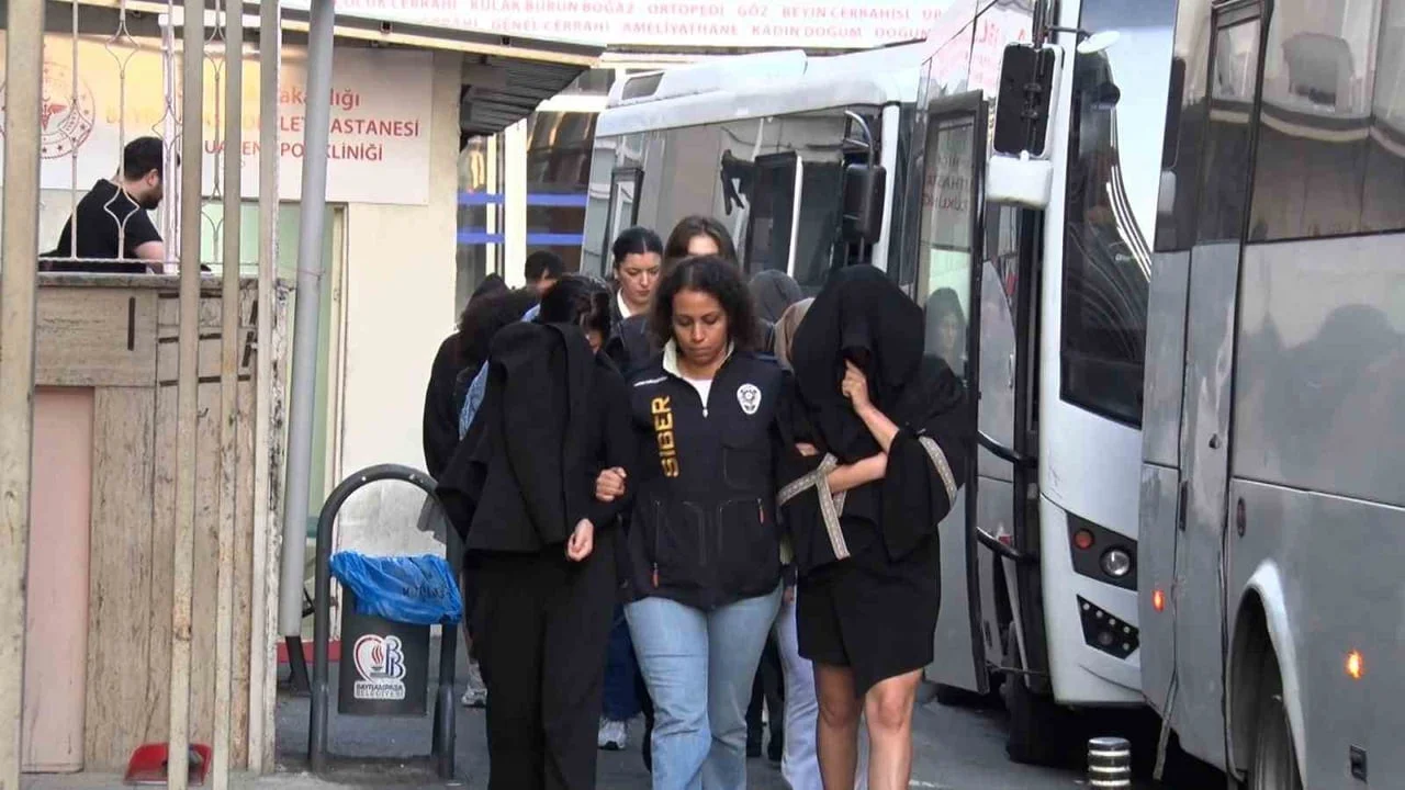 İSTANBUL’DA ULUSLARARASI YATIRIM DOLANDIRICILIĞI YAPAN SUÇ ŞEBEKELERİNE YÖNELİK DÜZENLENEN EŞ...