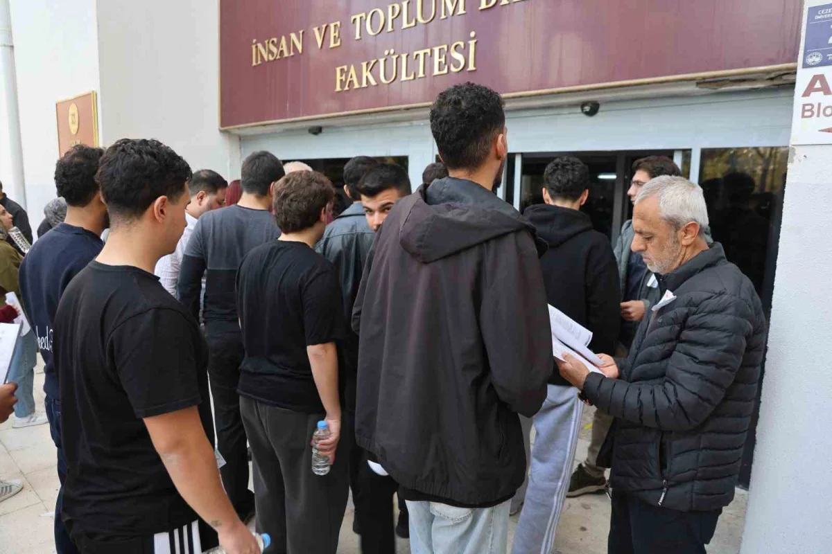 Elazığ'da KPSS ortaöğretim oturumu başladı: Adaylar memuriyet için ter döküyor 4