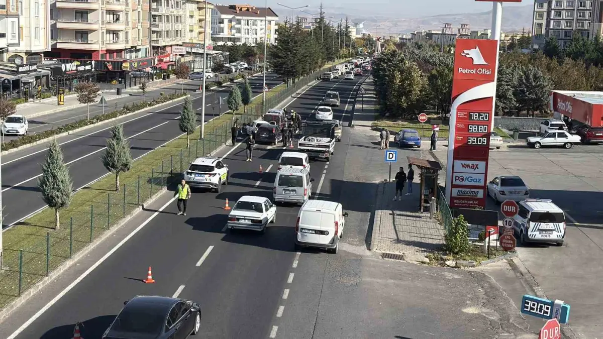 Nevşehir'de KPSS yolunda 5 araç birbirine girdi: 2 yaralı 2