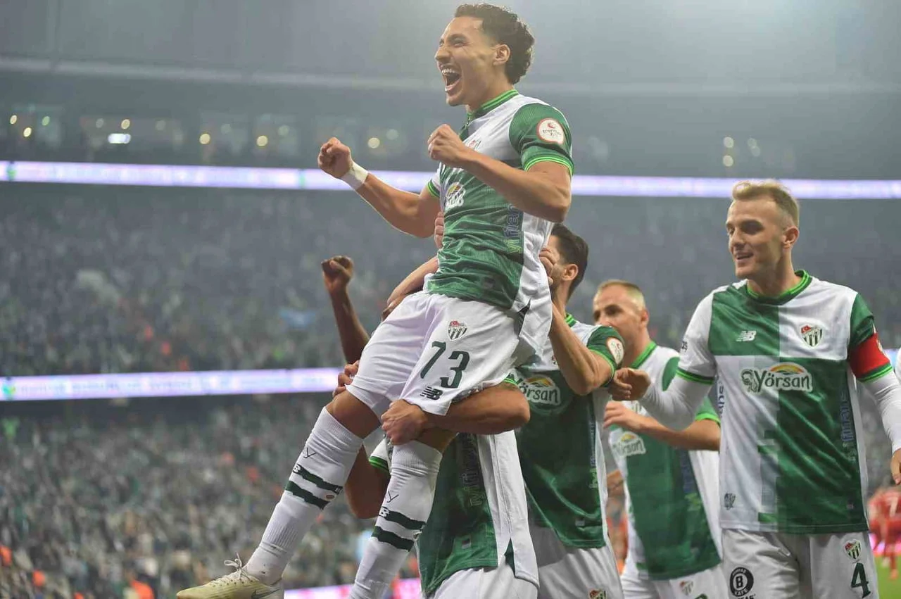 TRENDYOL 1. LİG’DE BURSASPOR, SAHASINDA KARŞILAŞTIĞI PENDİKSPOR’U 2-0 MAĞLUP ETTİ.