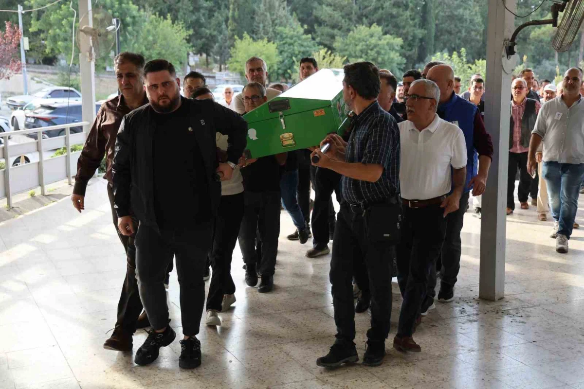 Ayvalık açıklarındaki tekne kazasında ölen Dr. Şahin Bingüllü Adana'da son yolculuğuna uğurlandı 2
