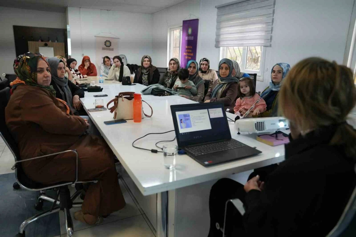 Diyarbakır'da kadınlara meme kanserinde erken tanı ve tarama yöntemleri anlatıldı 1