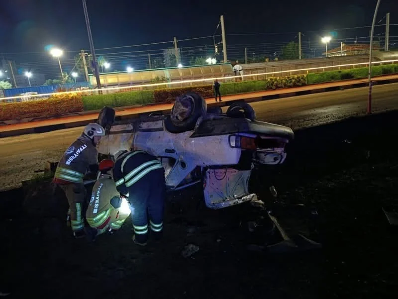 İskenderun'da kontrolden çıkan otomobil takla attı: 3 yaralı 1