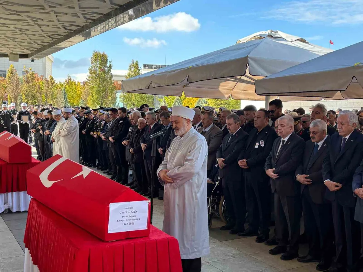 Eski Devlet Bakanı Ünal Erkan ve emekli Tuğgeneral Gökhan Şahin son yolculuğuna uğurlandı 4