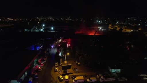 Adana halinde korkutan yangın: 15 iş yeri kullanılamaz hale geldi