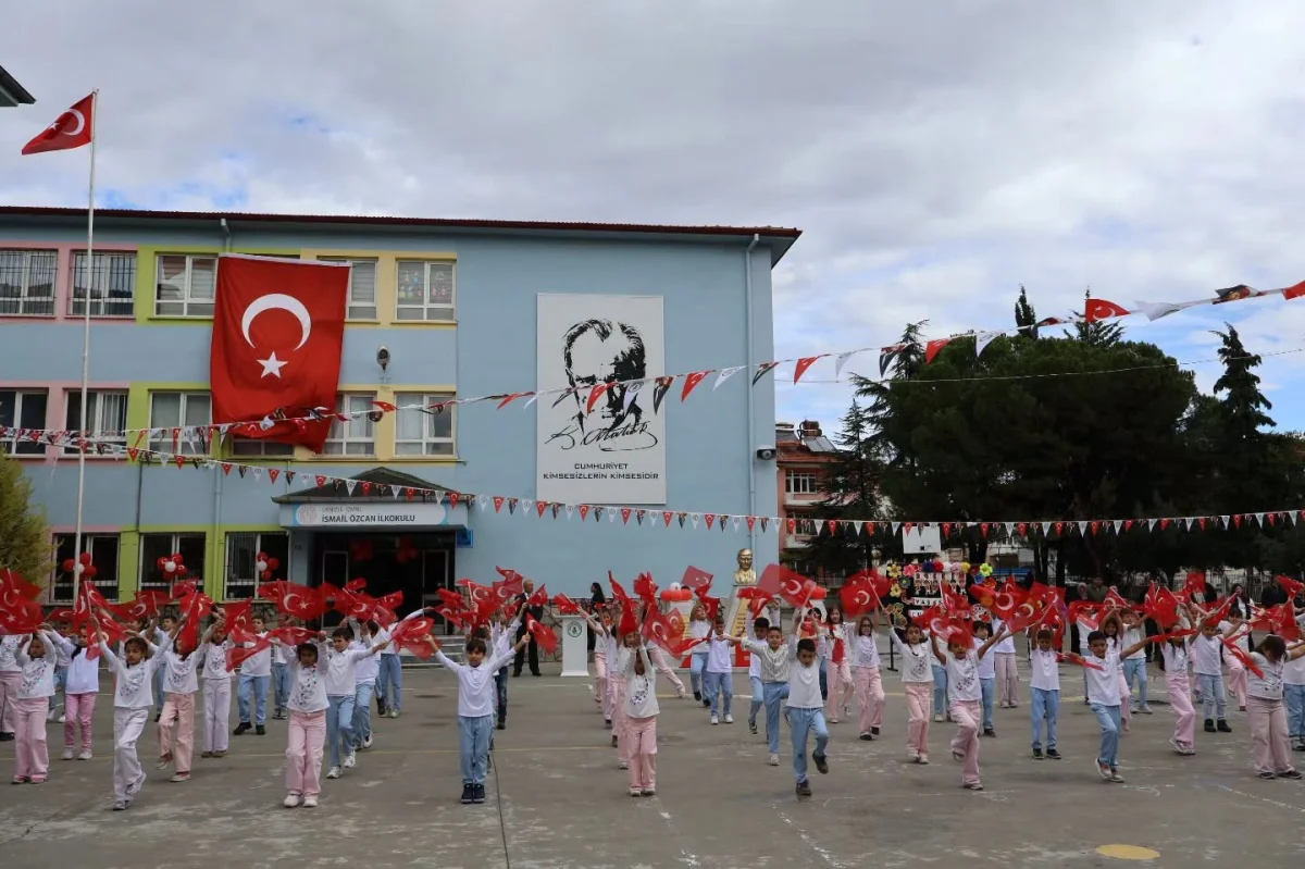 Çivril’de 29 Ekim Cumhuriyet Bayramı kutlamaları törenlerle başladı 1