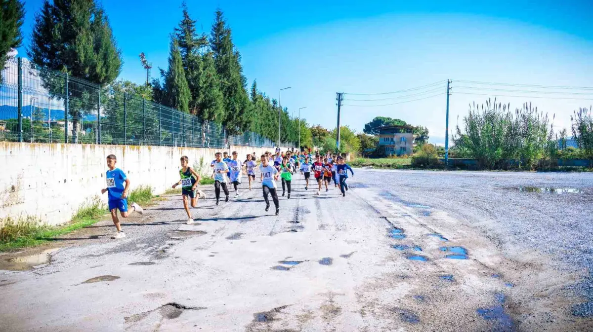 Aydın'da düzenlenen kros il birinciliği müsabakalarına 281 sporcu katıldı 2
