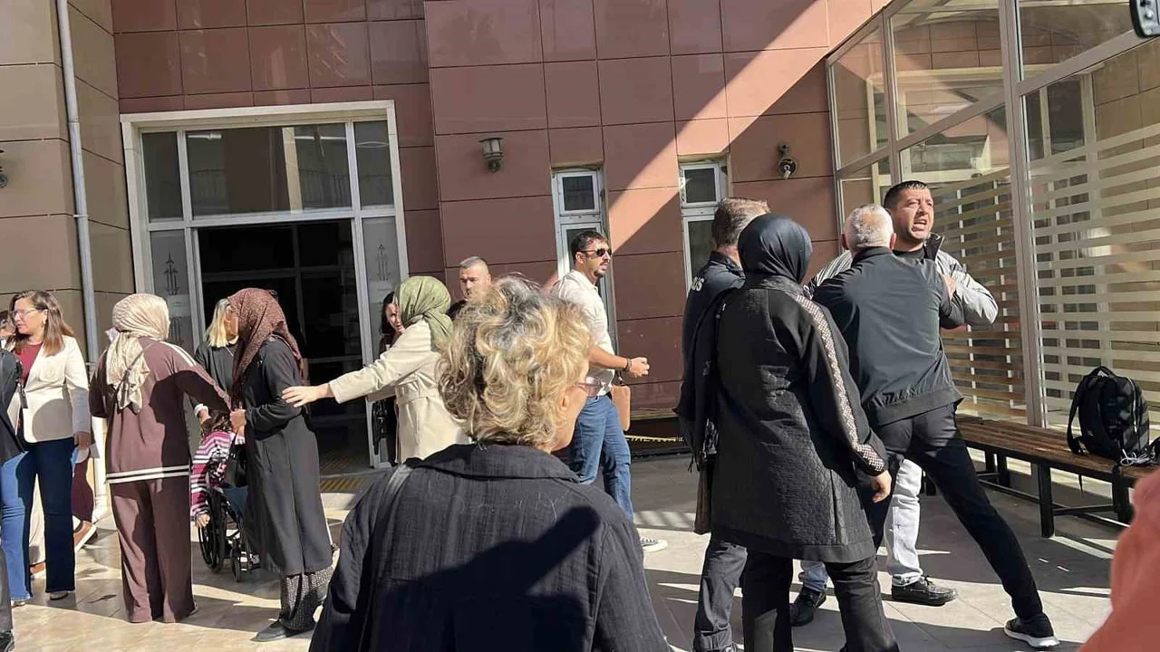 MANİSA BÜYÜKŞEHİR BELEDİYE BAŞKANI FERDİ ZEYREK’İN EVİNDEKİ HAVUZDA ELEKTRİK AKIMINA KAPILARAK...
