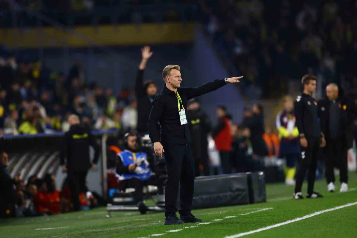 Trendyol Süper Lig'de Fenerbahçe, Göztepe karşısında ilk yarıyı önde tamamladı 4