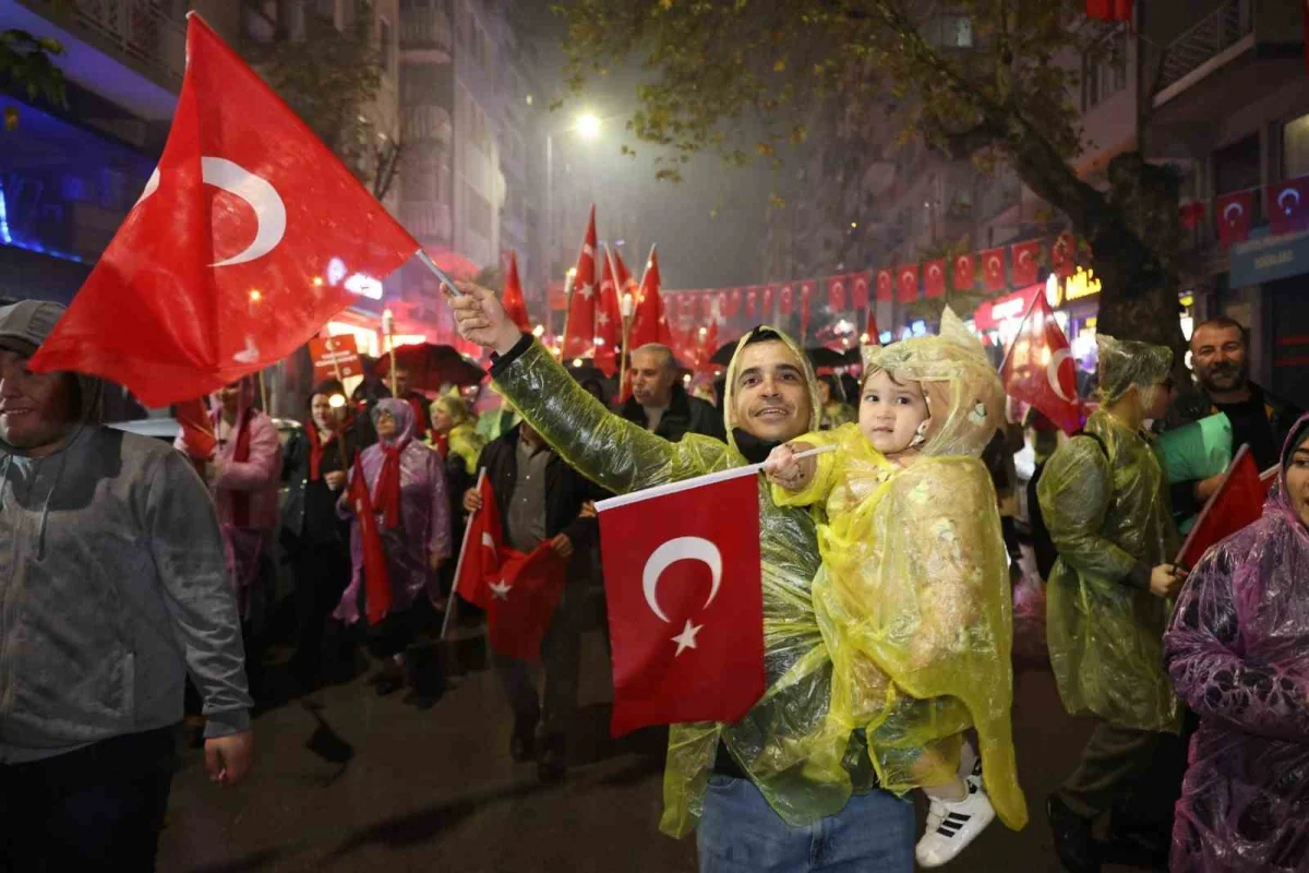 Bursa'da yağmura rağmen Cumhuriyet coşkusu Ferhat Göçer konseriyle yaşandı 3