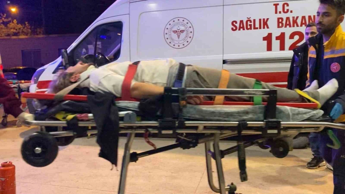 Bursa'da tır ile kamyonet kafa kafaya çarpıştı: 2 ağır yaralı 4