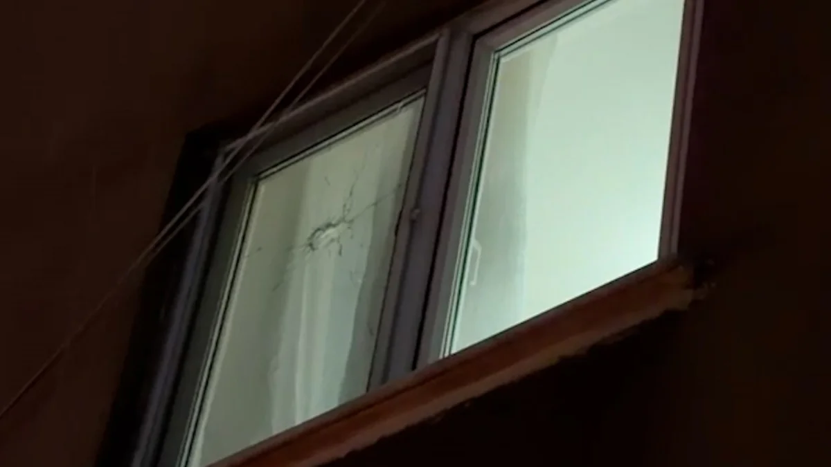 Zeytinburnu'nda sokak ortasında silahlı çatışma: Kurşunlar ev ve iş yerlerine isabet etti 5