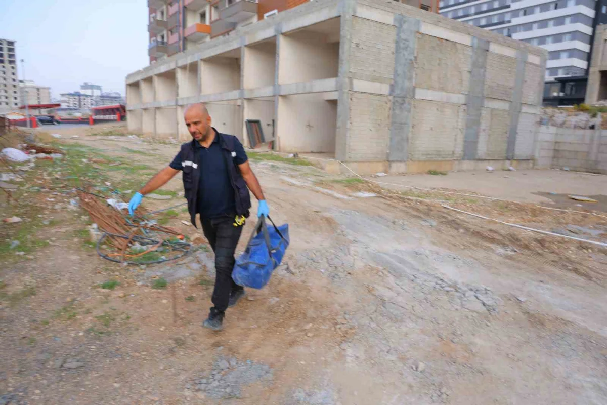 Kahramanmaraş'ta inşaat önünde şüpheli ölüm: Hareketsiz yatan şahıs hayatını kaybetti 3