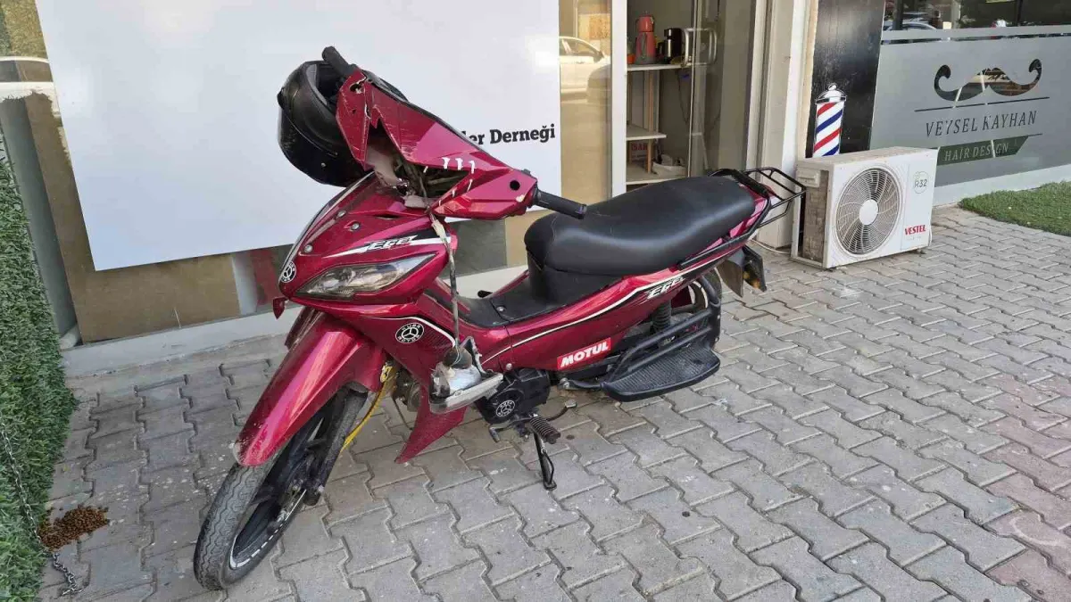 Adıyaman'da otomobil ile motosiklet çarpıştı: Yola savrulan sürücü hastaneye kaldırıldı 3