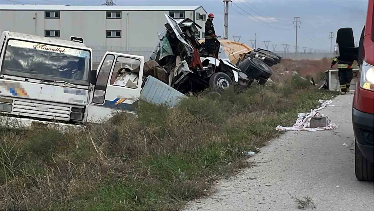 Konya'da tır demir yüklü kamyona çarptı: 1 ölü, 1 yaralı 5
