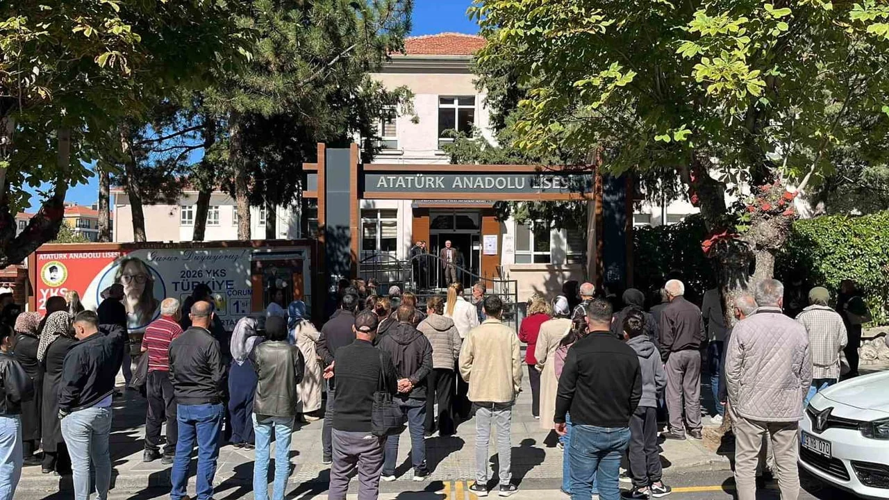 ÇORUM'D KAMU PERSONELİ SEÇME SINAVI'NIN ÖN LİSANS OTURUMUNA GİREN BİNLERCE ADAY 130 DAKİKA BOYUNCA...