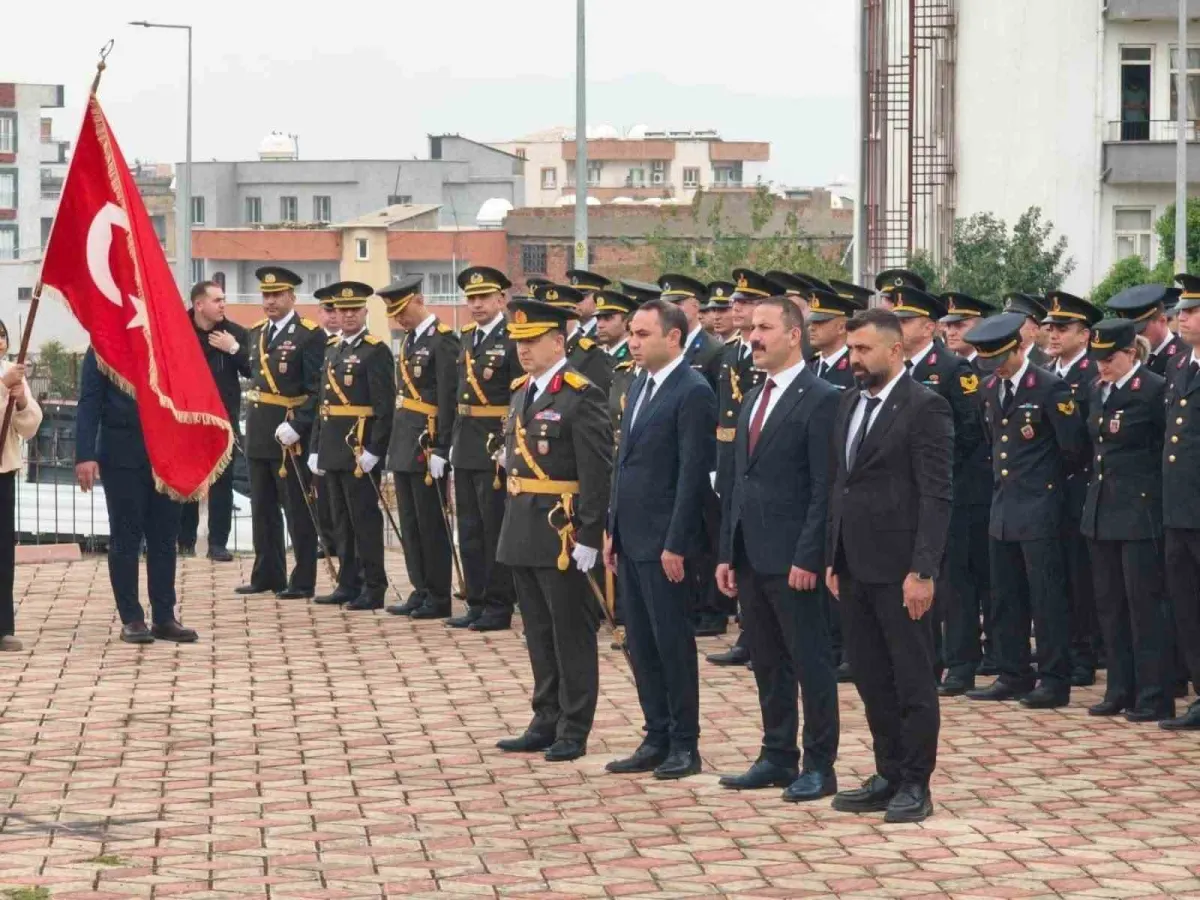 Silopi'de 29 Ekim Cumhuriyet Bayramı çelenk sunma töreniyle kutlandı 3