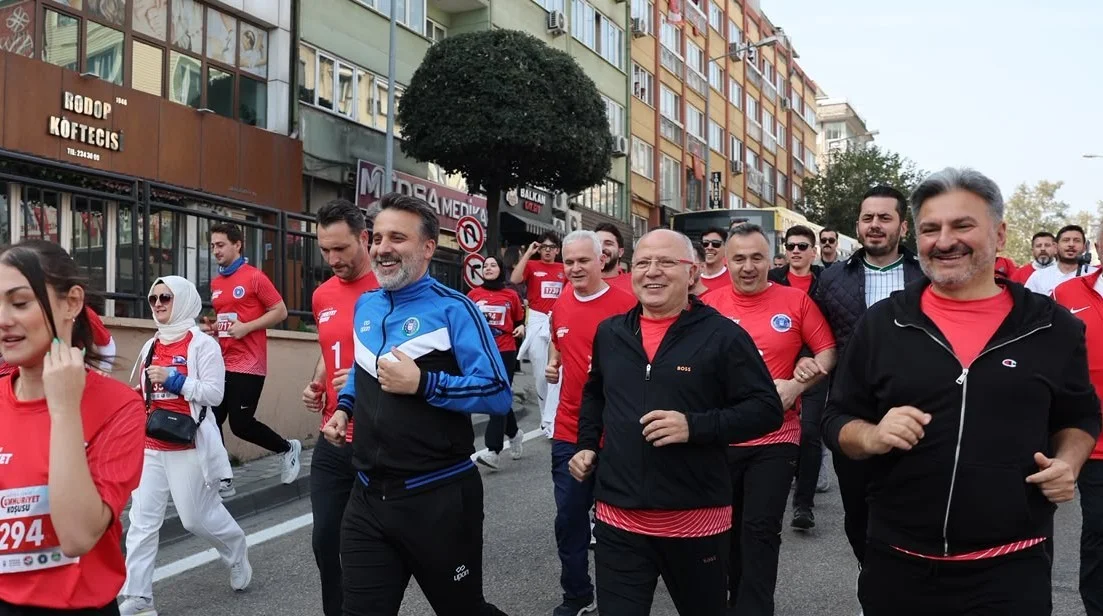 Bursa'da Cumhuriyet Koşusu'na 4 bin kişi katıldı 2