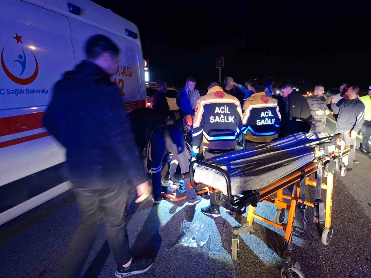Bingöl'de otomobilin çarptığı iki yaya ağır yaralandı 3