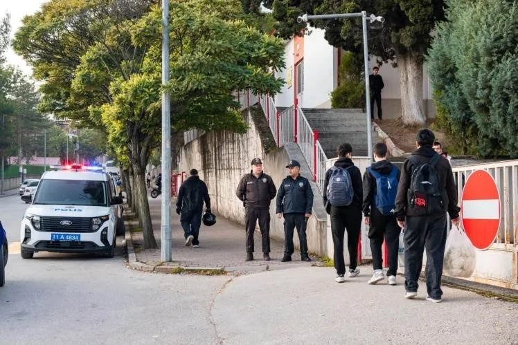 Bilecik'te okul çevrelerinde polis ve jandarma denetimi 1