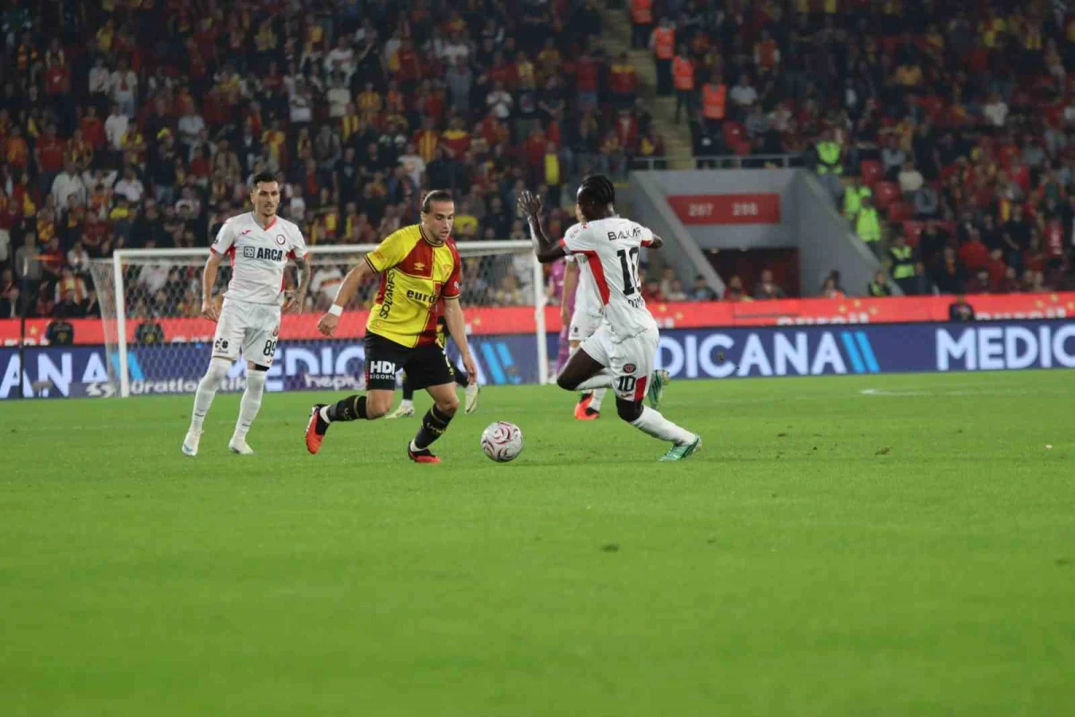 Göztepe ilk yarıyı Çorum FK karşısında iki golle önde kapattı 4
