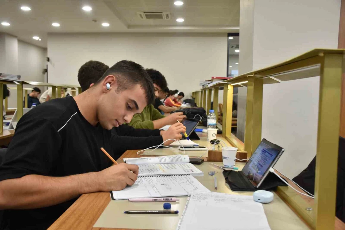 Şahinbey Millet Kütüphanesi tatilde 4 binden fazla öğrenciyi ağırladı 5