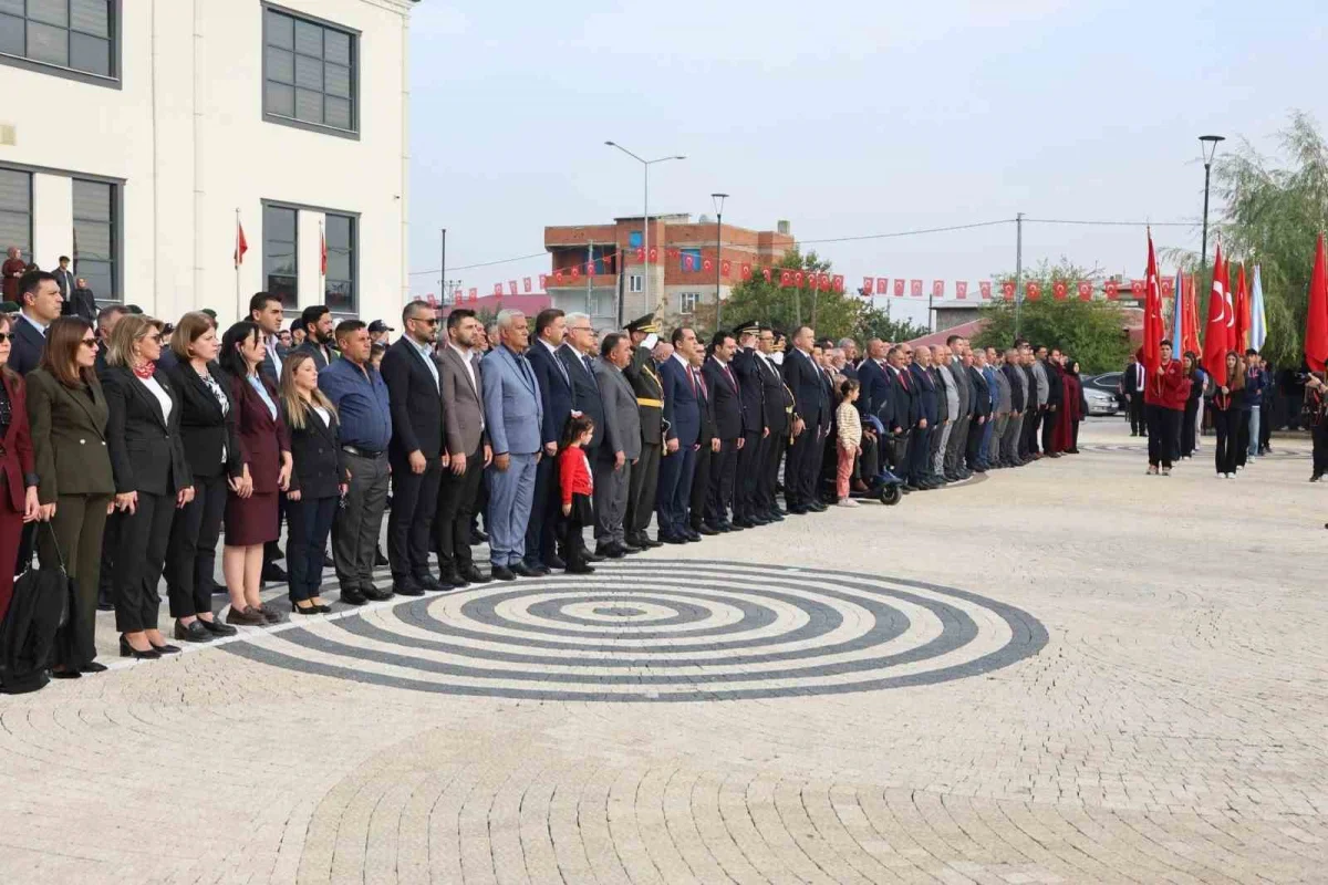 Iğdır'da 29 Ekim Cumhuriyet Bayramı kutlamaları çelenk töreniyle başladı 3