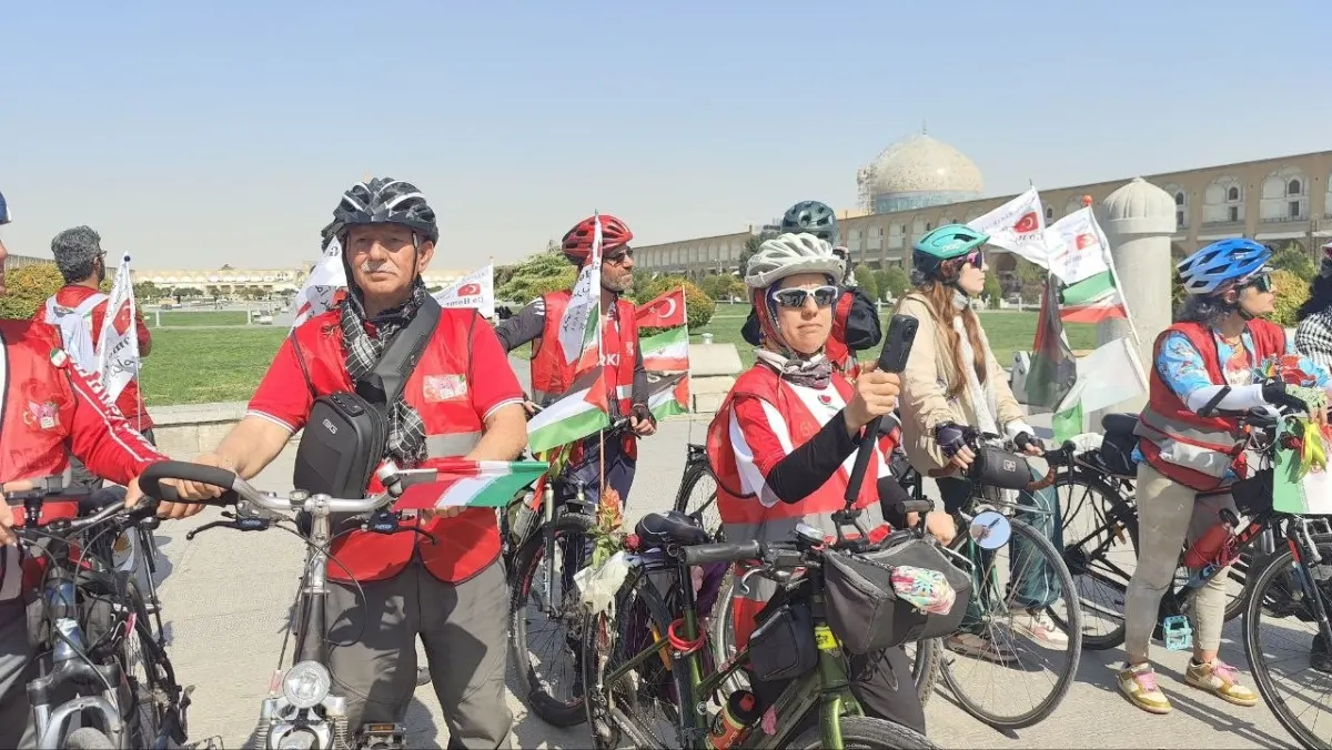 Bergamalı Emine Aktürk İran'daki çocuklar için 3 bin kilometre pedal çevirdi 1