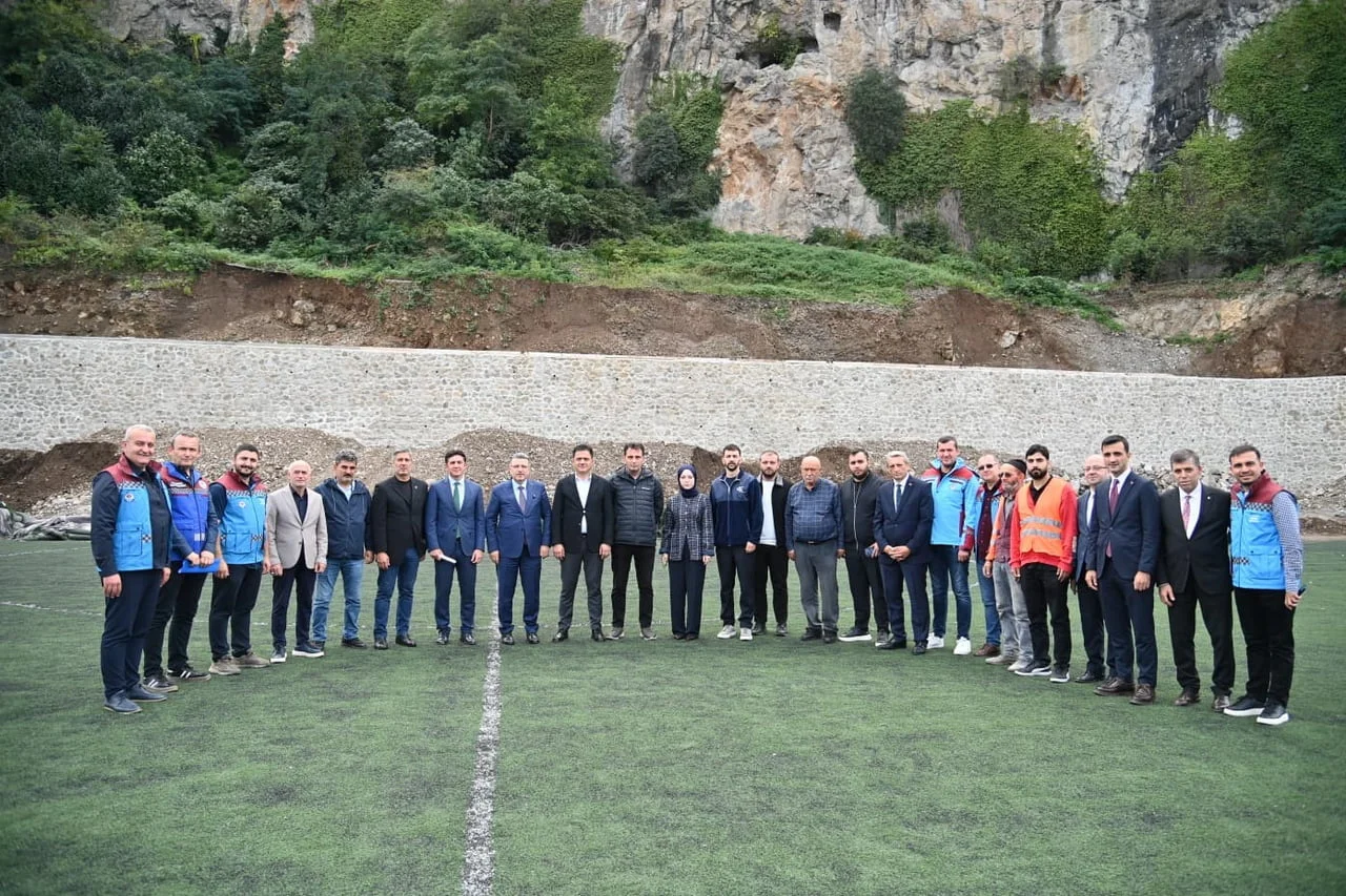 TRABZON'UN ORTAHİSAR İLÇESİ ESENTEPE MAHALLESİ’NDE BULUNAN MAŞATLIK FUTBOL SAHASI ÇEVRESİNDE...